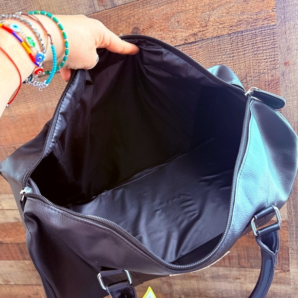 NWT True Religion Carry On Duffle Bag - Picture 5 of 6